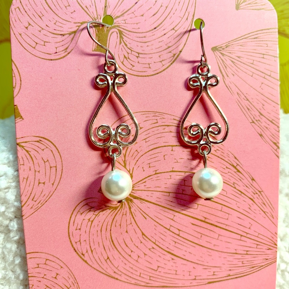 Silver wire and pearl earrings